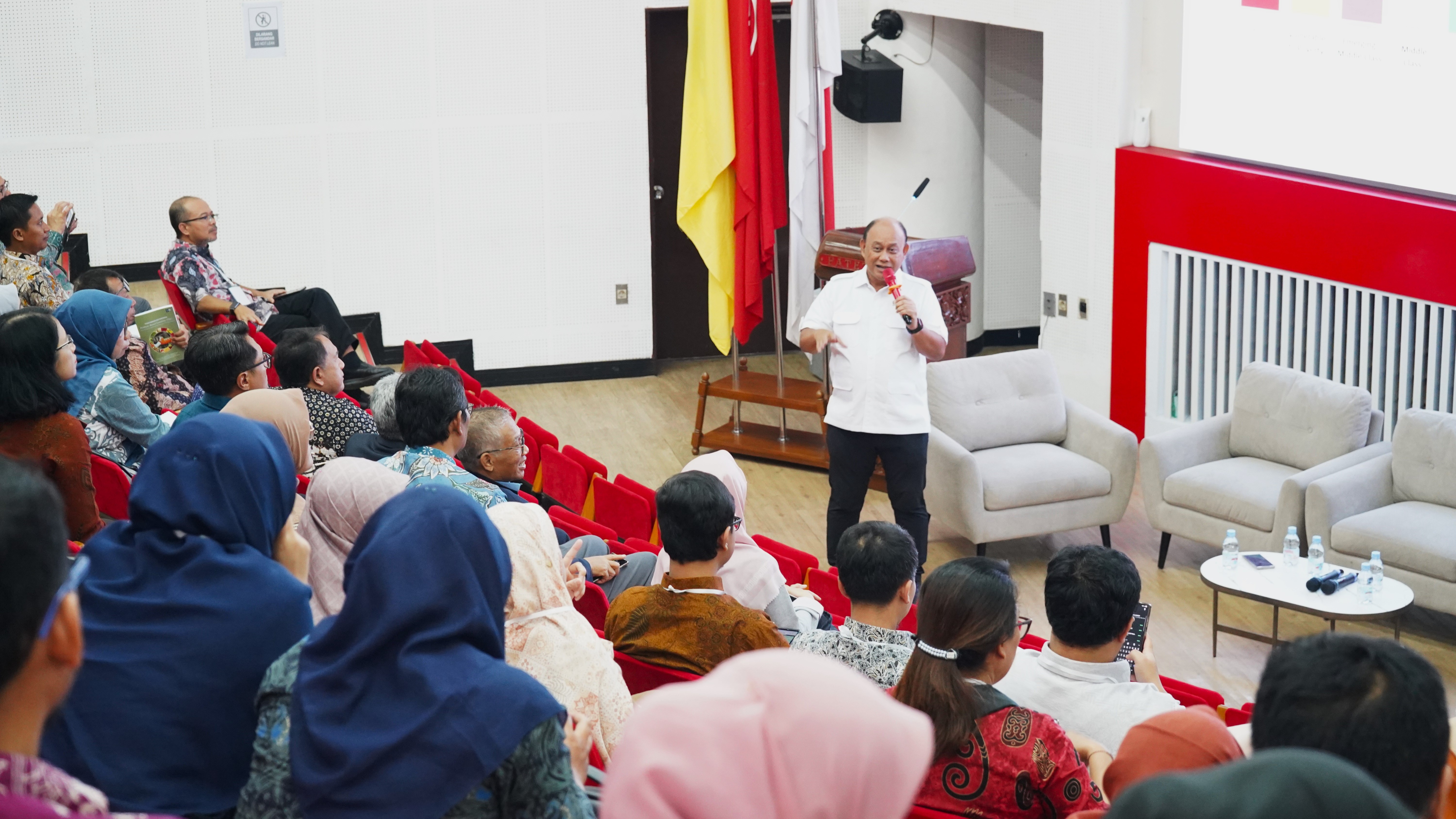 Kabadan BGN Batang Hari Hadiri Seminar Nasional dan Pertemuan Forum Komunikasi Perguran Tinggi Teknologi Pertanian Indonesia Kebijakan Nasional dan Tantangan 
